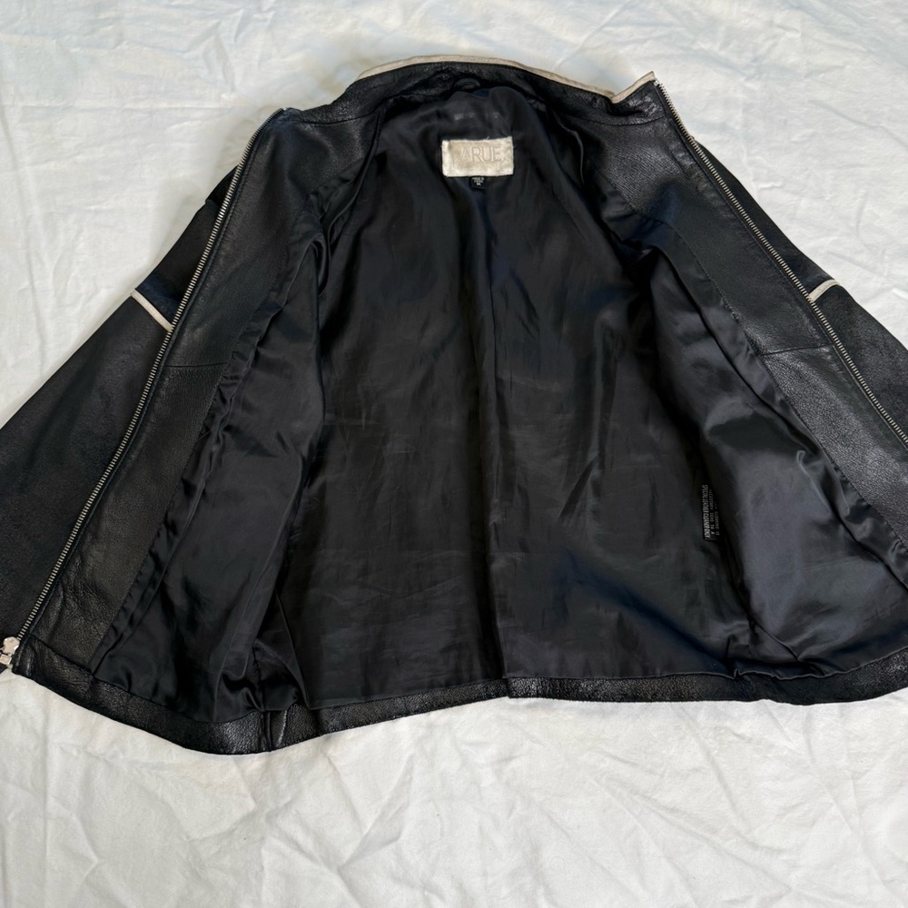 Y2K Black Leather Moto Jacket Cream Contrast Trim 2000s Fitted Biker M LaRue Ca - Picture 7 of 13